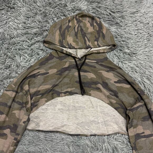 Forever 21 Camo Cropped Hoodie Size Small - Picture 2 of 6
